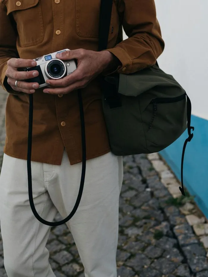 MenWomen Nautilus Crossbody Bag Dark Olive Finisterre Bags