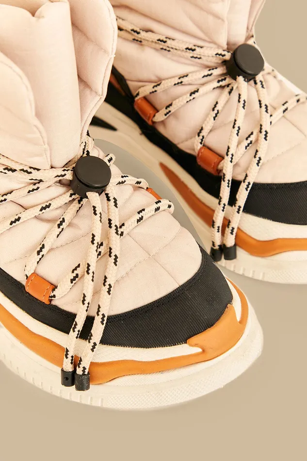 Off White Matelasse Puffy Boot Women Farm Rio Boots and Sneakers