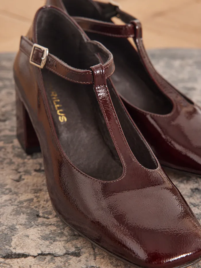 Women Cyrillus Shoes Patent TStrap Pumps Marron Glace