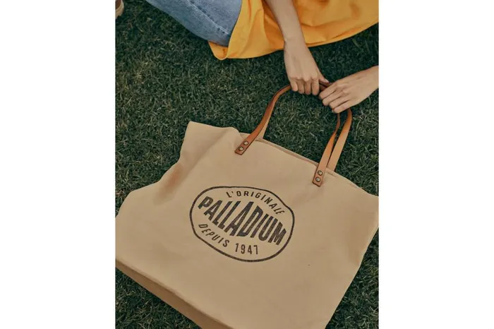 WomenMen ROUND LOGO TOTE BAG Camel PALLADIUM Bags WomenMen ROUND LOGO TOTE BAG Camel PALLADIUM Bags